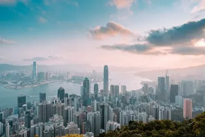 A morning view of hongkong skyline from the peak · 지역 전경, 숙소 사진 아님