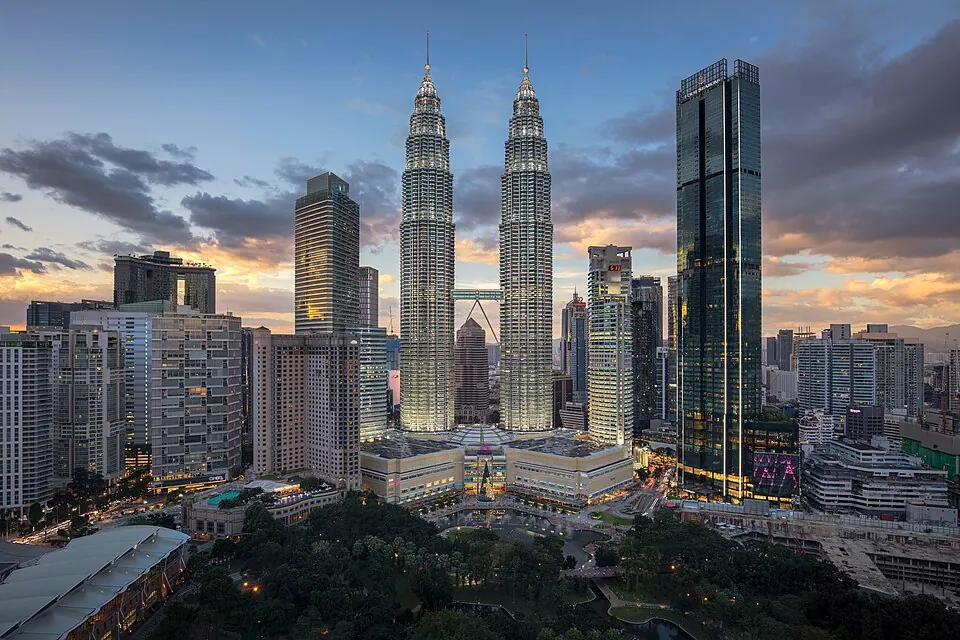 Petronas Towers in December 2019 · 지역 전경, 숙소 사진 아님