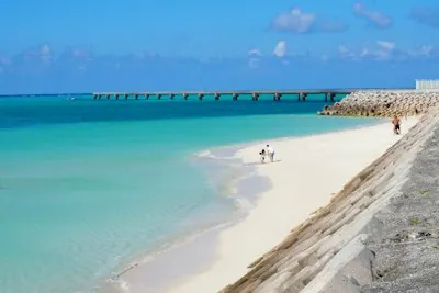 a beach with people walking on it · 지역 전경, 숙소 사진 아님