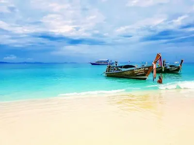 two brown boats on seashore · 지역 전경, 숙소 사진 아님